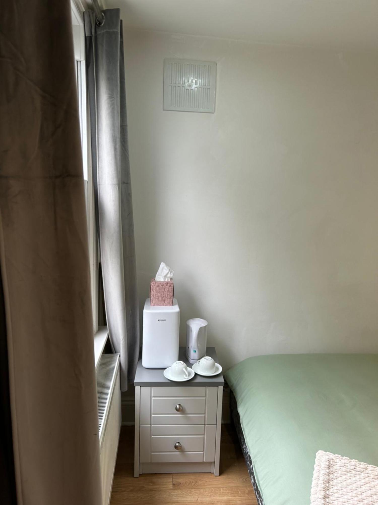 Vvs Gazde/Camere de închiriat Londra