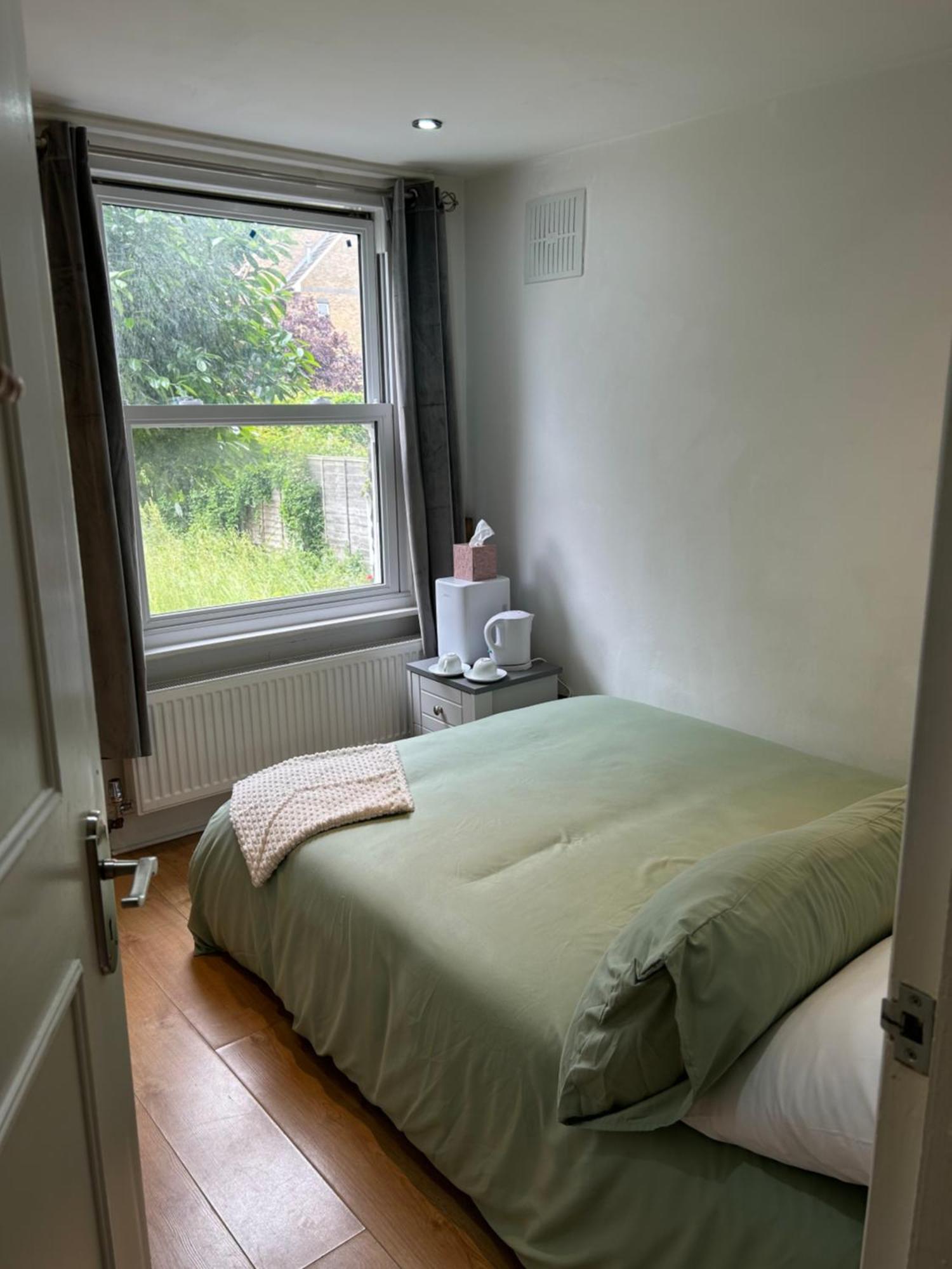Vvs Gazde/Camere de închiriat Londra